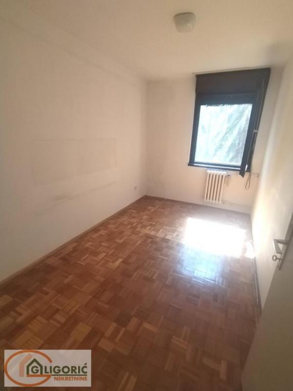 Stan na prodaju u Beogradu, Cerak, trosoban, 87m2, cena 195000 evra