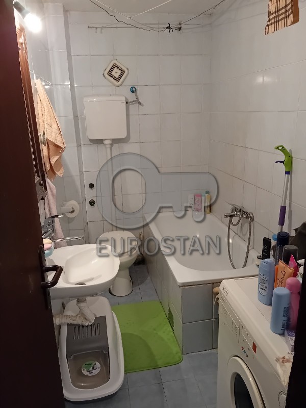 Stan na prodaju u Beogradu, Čukarica, dvoiposoban, 45m2, cena 78000 evra
