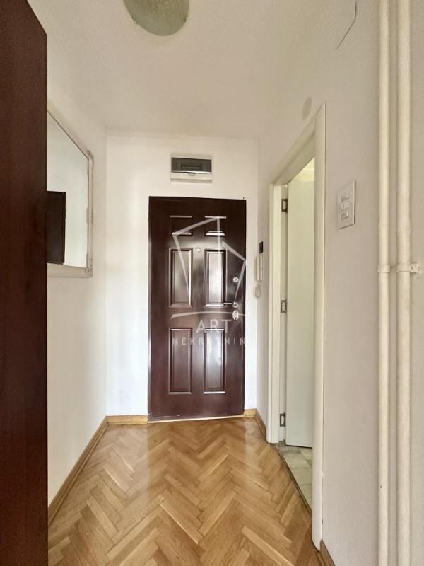 Stan na prodaju u Beogradu, Kalenić pijaca, 22m2, cena 127000 evra