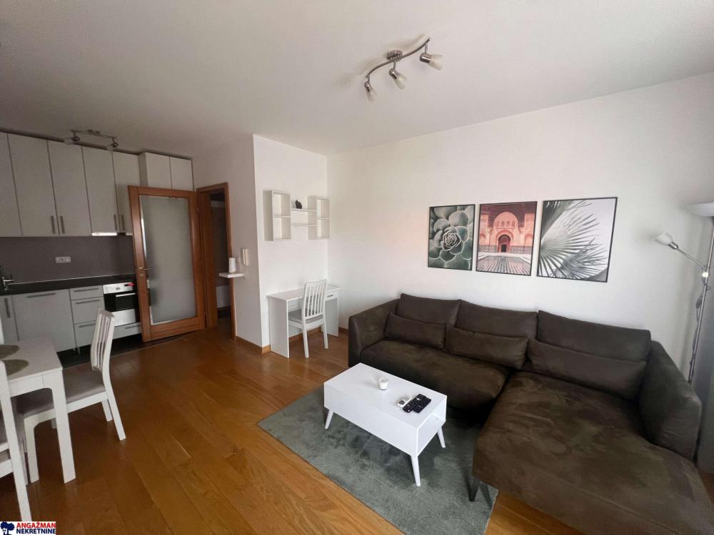 Stan na prodaju u Beogradu, Novi Beograd, dvosoban, 44m2, cena 130000 evra