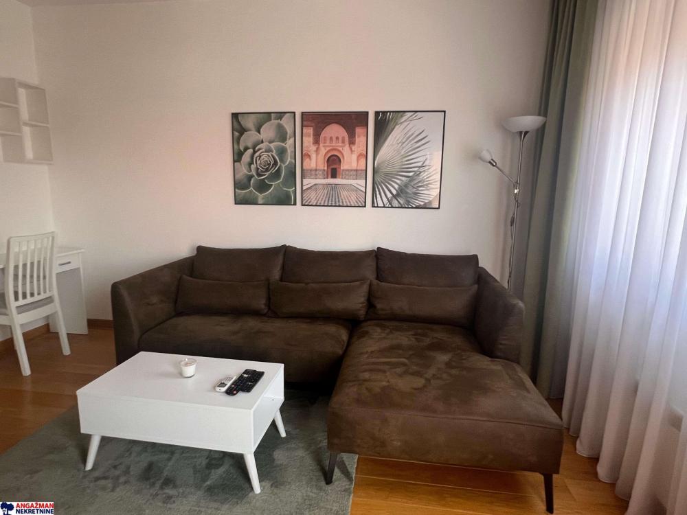 Stan na prodaju u Beogradu, Novi Beograd, dvosoban, 44m2, cena 130000 evra