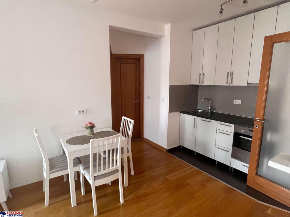 Stan na prodaju u Beogradu, Novi Beograd, dvosoban, 44m2, cena 130000 evra