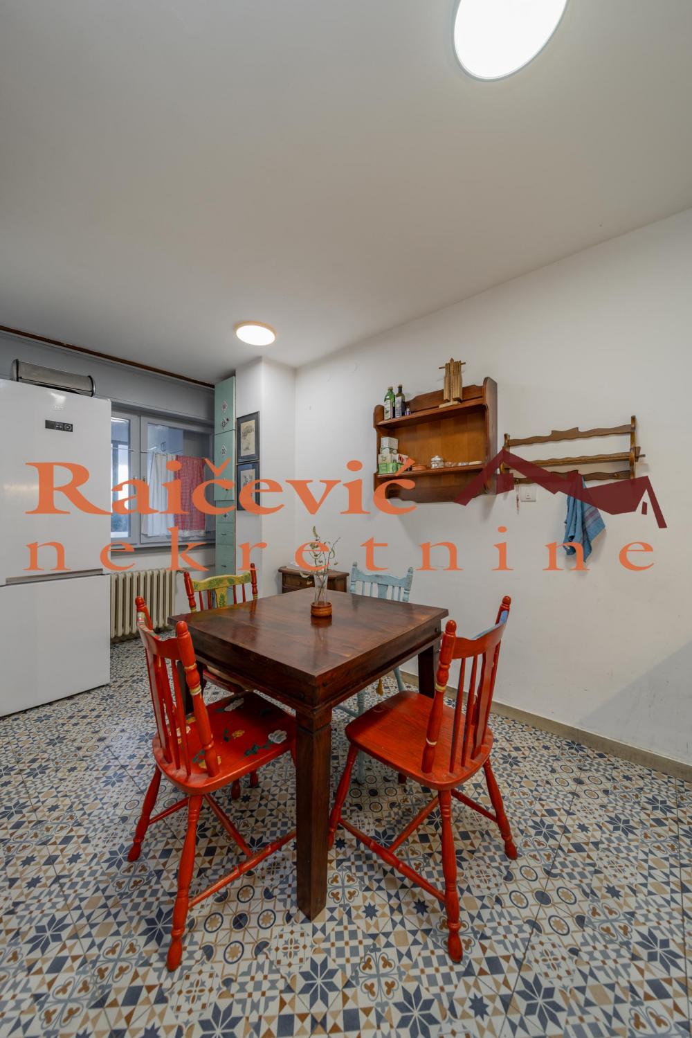 Stan na prodaju u Beogradu, Voždovac, trosoban, 125m2, cena 292000 evra
