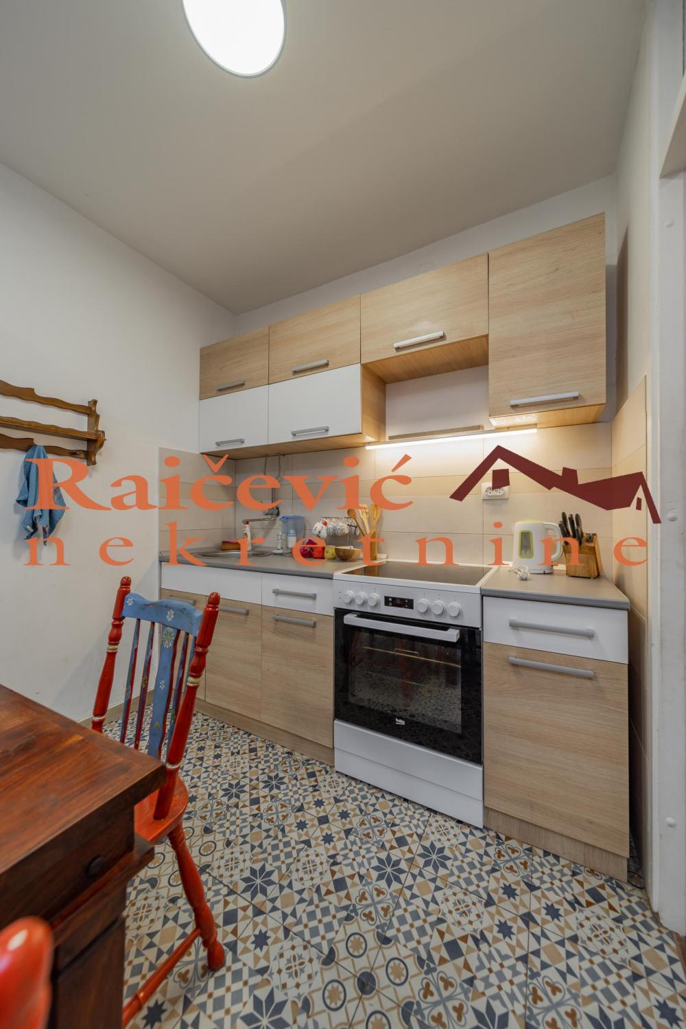 Stan na prodaju u Beogradu, Voždovac, trosoban, 125m2, cena 292000 evra