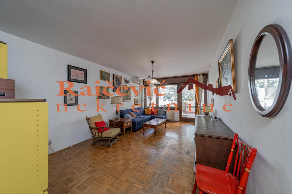 Stan na prodaju u Beogradu, Voždovac, trosoban, 125m2, cena 292000 evra