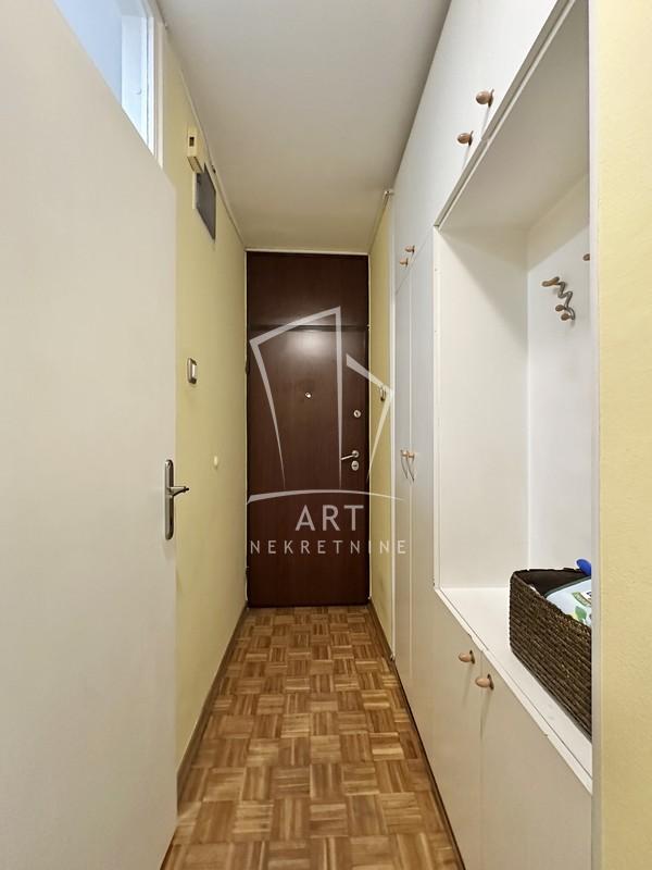 Stan na prodaju u Beogradu, Novi Beograd, trosoban, 70m2, cena 278000 evra