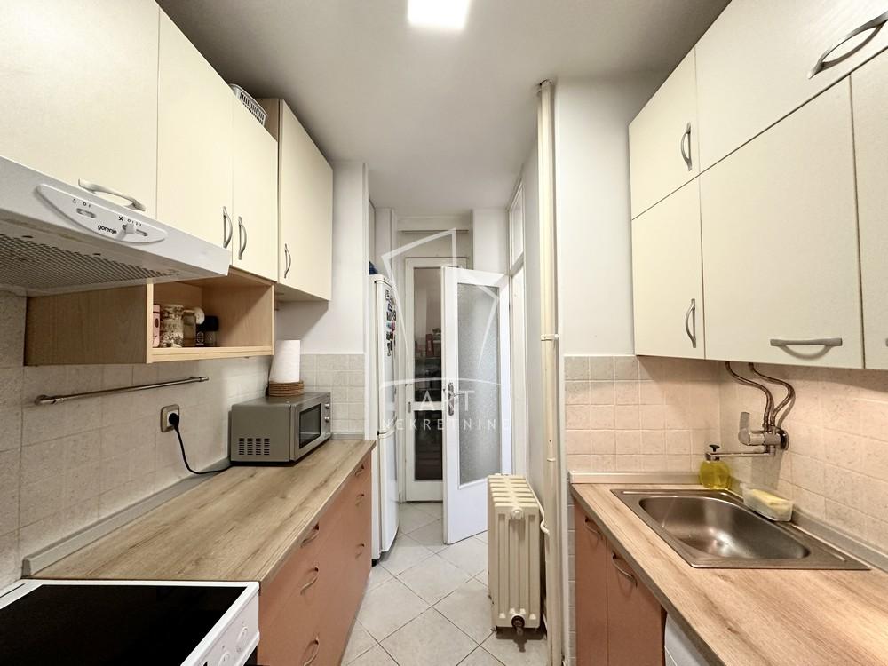 Stan na prodaju u Beogradu, Novi Beograd, trosoban, 70m2, cena 278000 evra