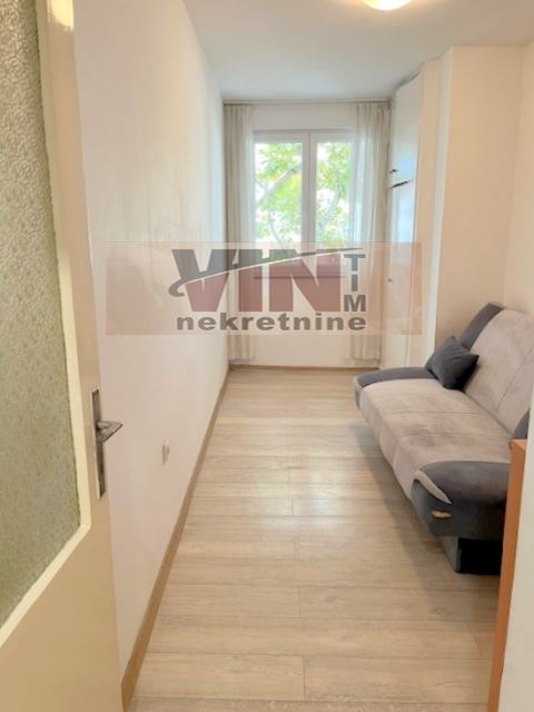 Stan na prodaju u Beogradu, Karaburma, jednoiposoban, 38m2, cena 110000 evra