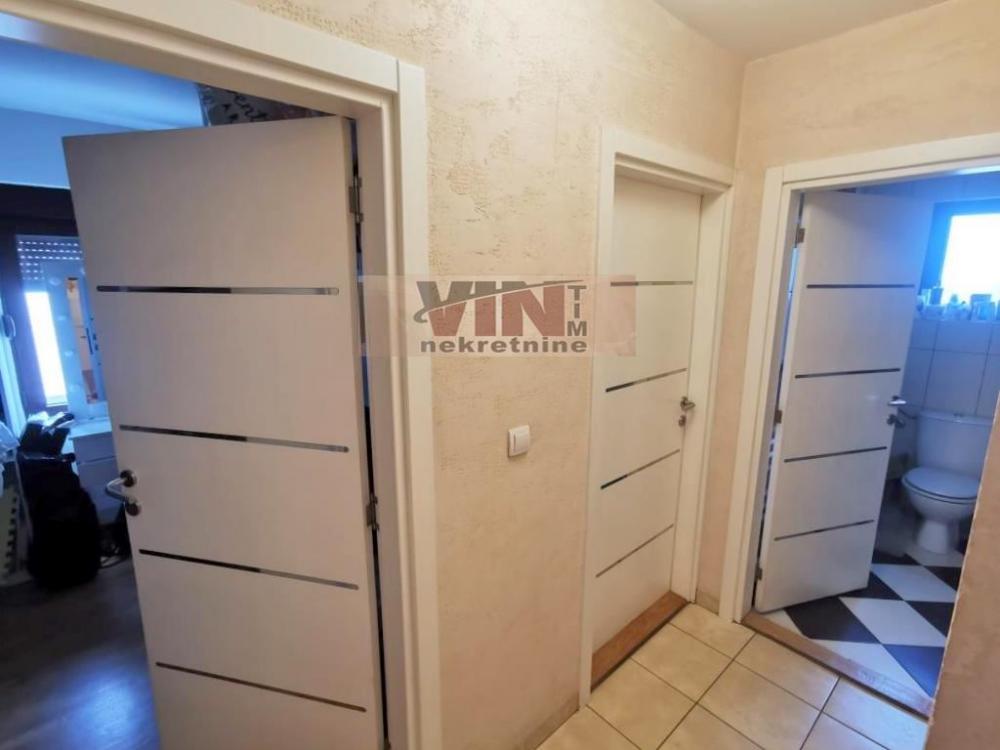 Stan na prodaju u Beogradu, Borča, dvoiposoban, 59m2, cena 94000 evra