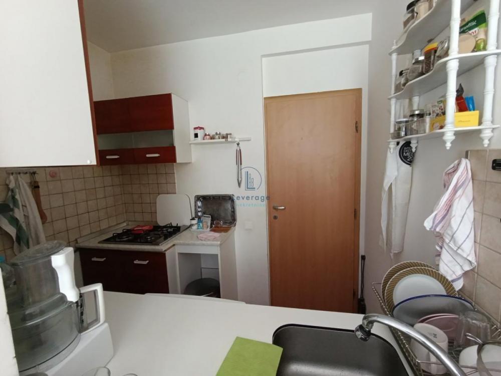 Stan na prodaju u Beogradu, Zeleno brdo, dvoiposoban, 70m2, cena 160000 evra