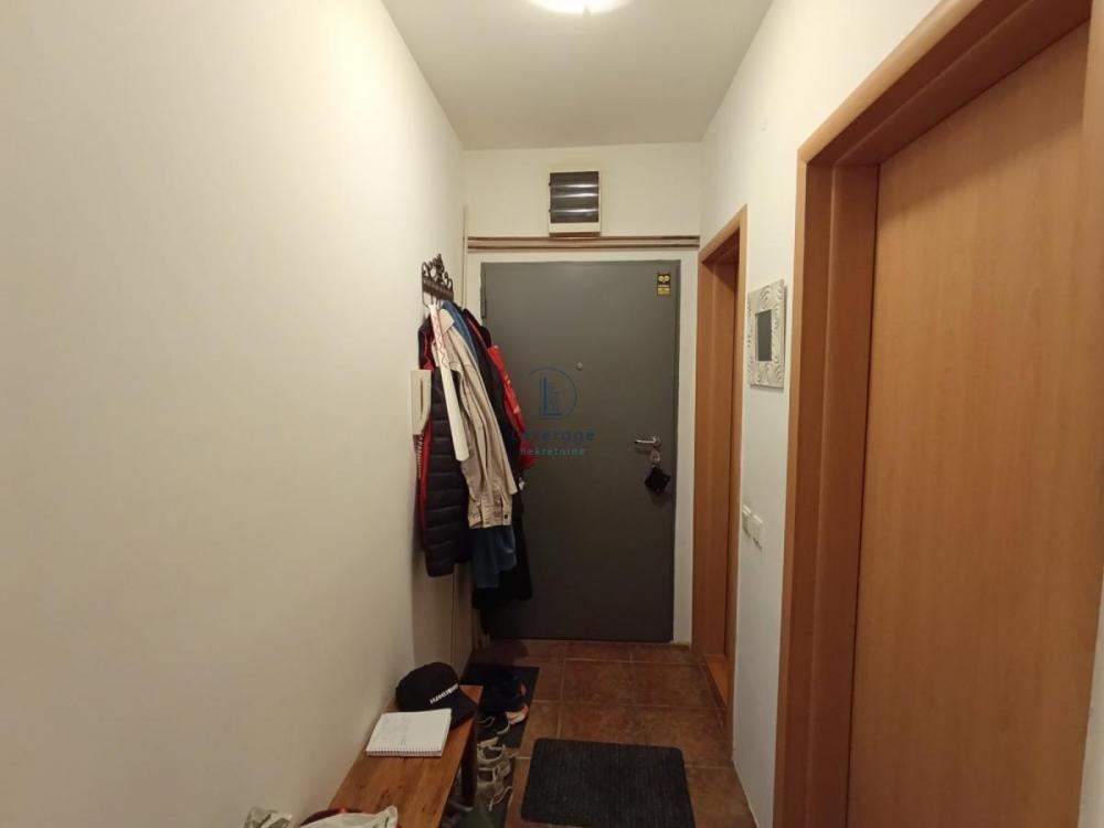 Stan na prodaju u Beogradu, Zeleno brdo, dvoiposoban, 70m2, cena 160000 evra