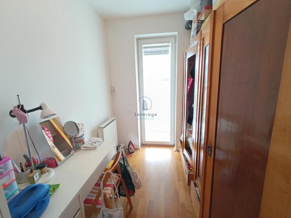 Stan na prodaju u Beogradu, Zeleno brdo, dvoiposoban, 70m2, cena 160000 evra