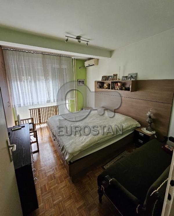 Stan na prodaju u Beogradu, Savski venac, trosoban, 79m2, cena 295000 evra