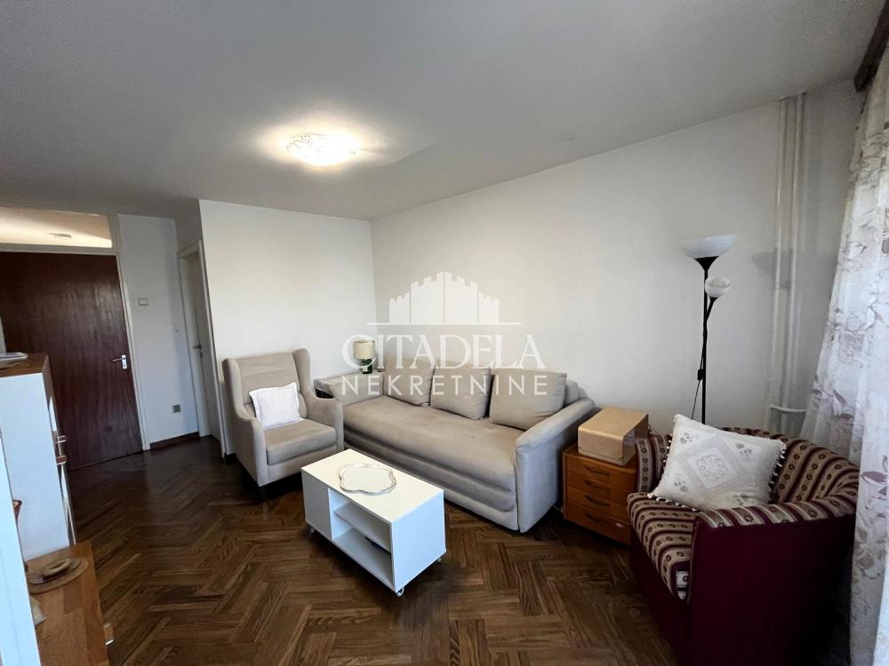 Stan na prodaju u Beogradu, Novi Beograd, trosoban, 76m2, cena 270000 evra