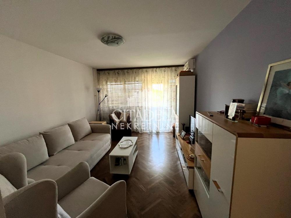 Stan na prodaju u Beogradu, Novi Beograd, trosoban, 76m2, cena 270000 evra