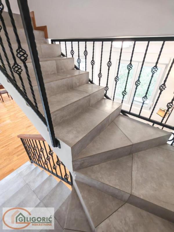 Stan na prodaju u Beogradu, Voždovac, cetvorosoban, 103m2, cena 320000 evra