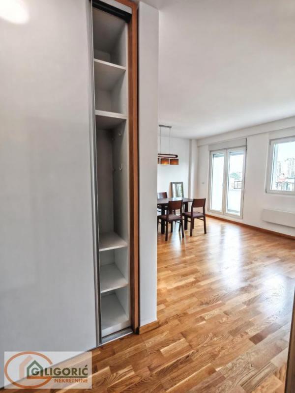 Stan na prodaju u Beogradu, Voždovac, cetvorosoban, 103m2, cena 320000 evra