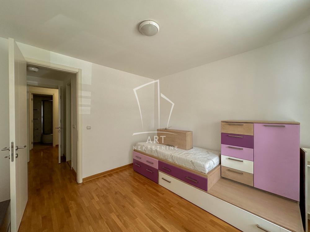 Stan na prodaju u Beogradu, Novi Beograd, troiposoban, 101m2, cena 390000 evra