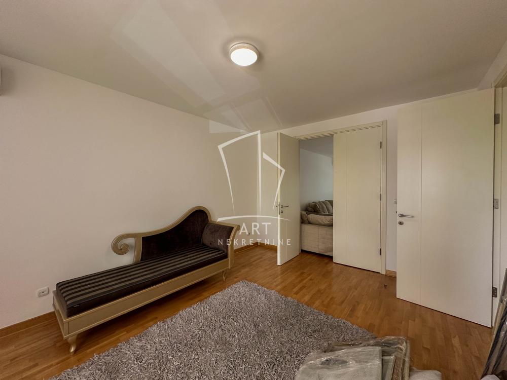 Stan na prodaju u Beogradu, Novi Beograd, troiposoban, 101m2, cena 390000 evra