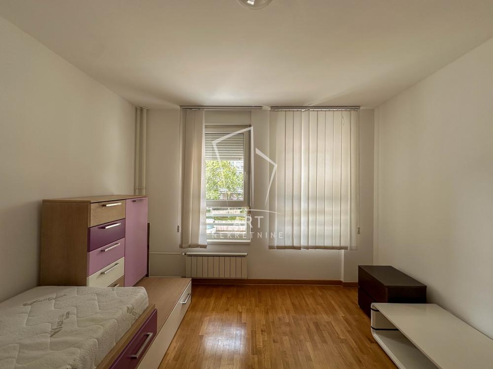 Stan na prodaju u Beogradu, Novi Beograd, troiposoban, 101m2, cena 390000 evra