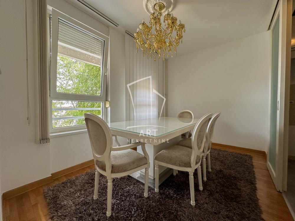 Stan na prodaju u Beogradu, Novi Beograd, troiposoban, 101m2, cena 390000 evra