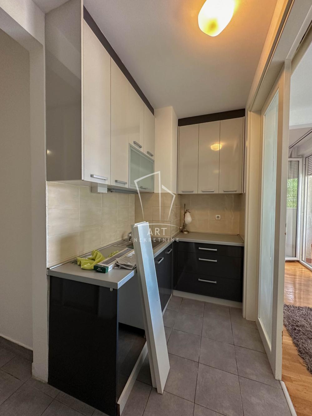 Stan na prodaju u Beogradu, Novi Beograd, troiposoban, 101m2, cena 390000 evra