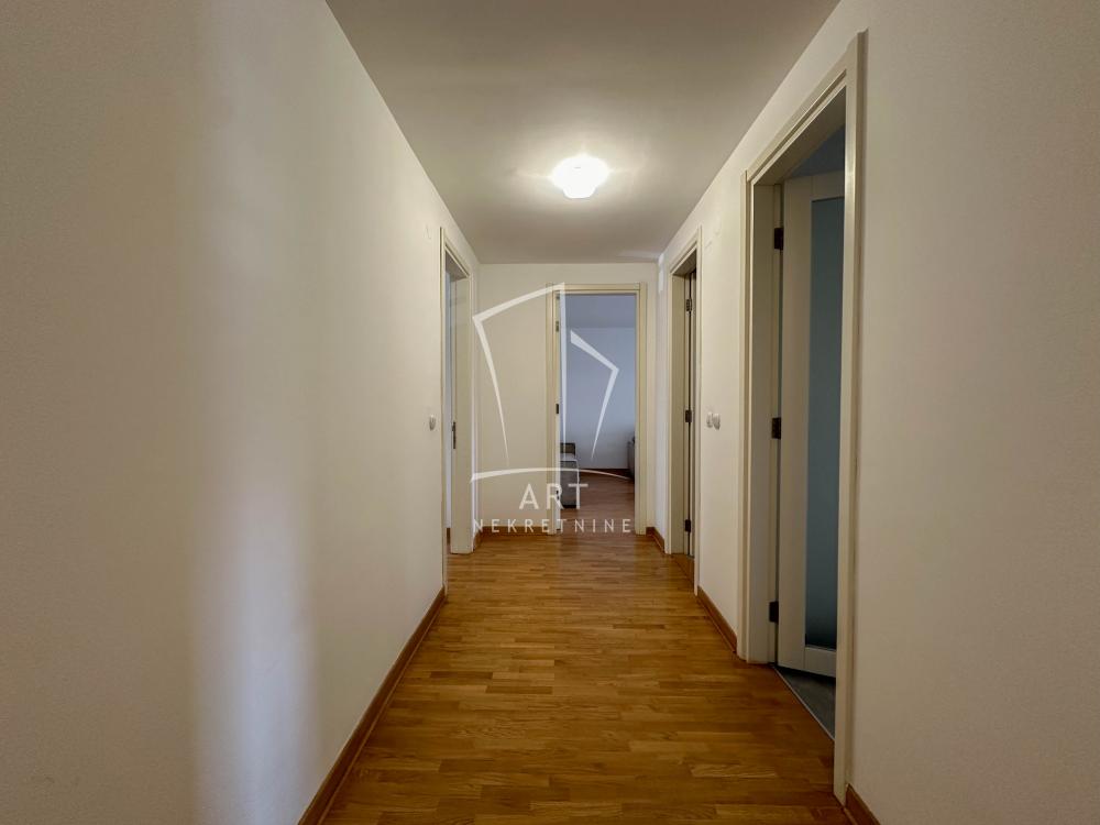 Stan na prodaju u Beogradu, Novi Beograd, troiposoban, 101m2, cena 390000 evra