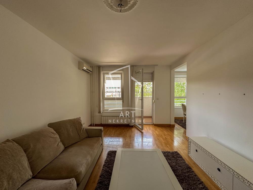 Stan na prodaju u Beogradu, Novi Beograd, troiposoban, 101m2, cena 390000 evra