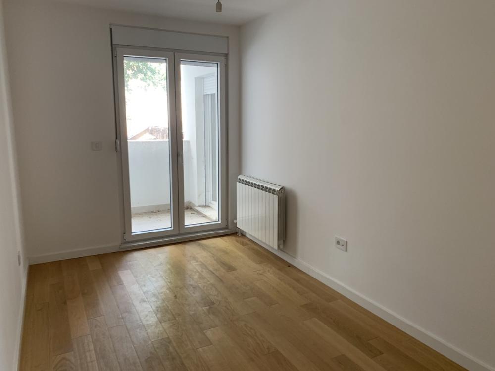 Stan na prodaju u Beogradu, Vukov spomenik, trosoban, 66m2, cena 277200 evra