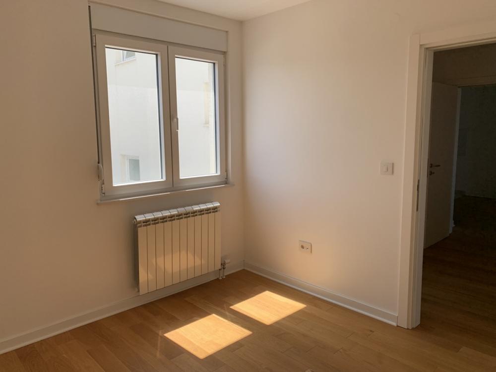 Stan na prodaju u Beogradu, Vukov spomenik, cetvorosoban, 85m2, cena 357000 evra