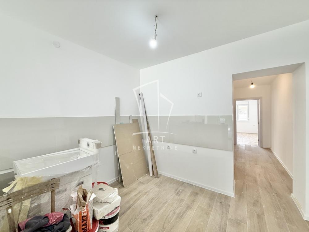 Stan na prodaju u Beogradu, Kumodraž, trosoban, 69m2, cena 153000 evra