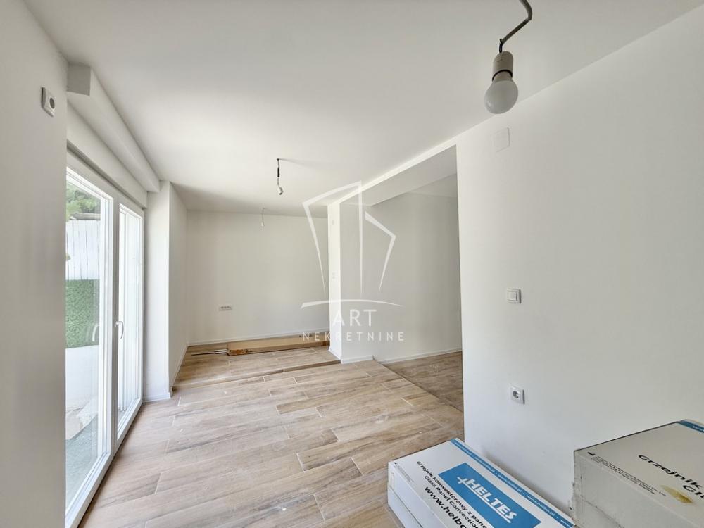 Stan na prodaju u Beogradu, Kumodraž, trosoban, 69m2, cena 153000 evra