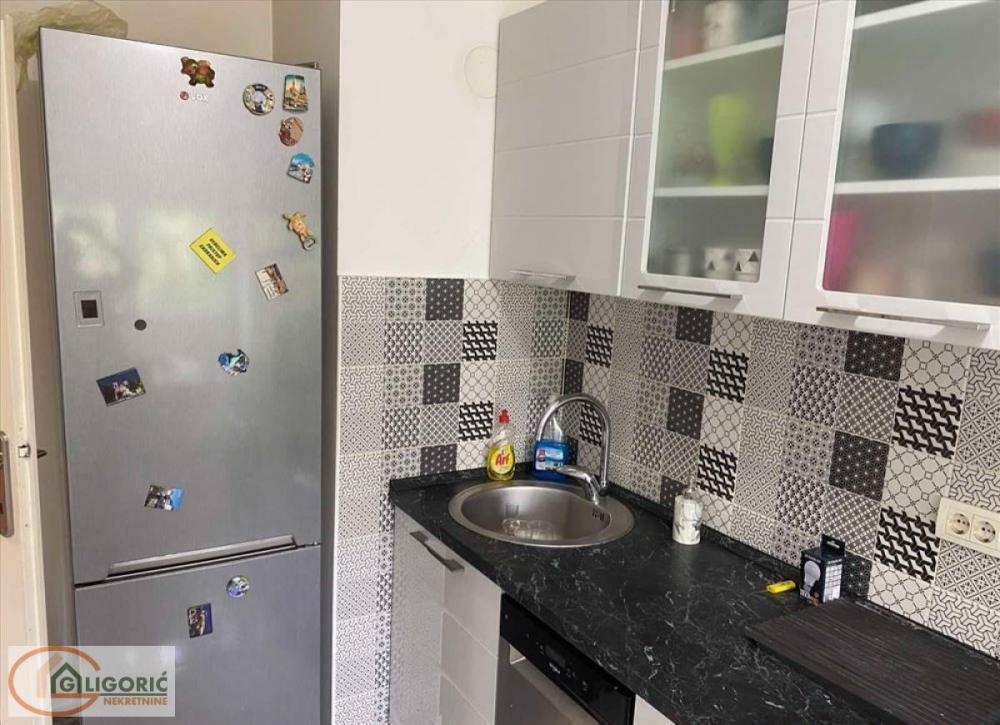 Stan na prodaju u Beogradu, Novi Beograd blok 38 (OŠ Ratko Mitrović), trosoban, 71m2, cena 271350 evra