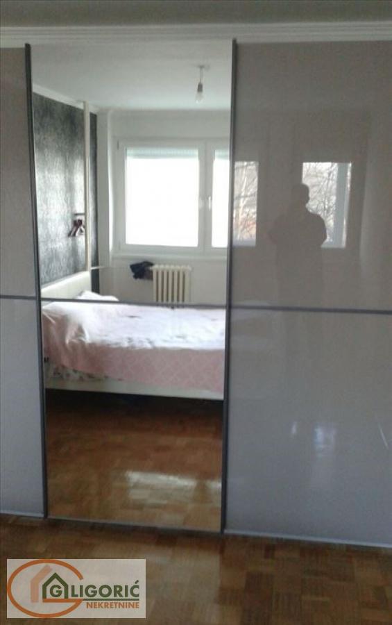 Stan na prodaju u Beogradu, Novi Beograd blok 38 (OŠ Ratko Mitrović), trosoban, 71m2, cena 271350 evra