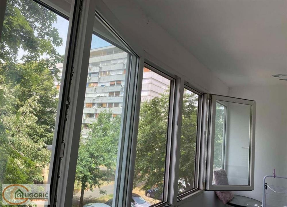 Stan na prodaju u Beogradu, Novi Beograd blok 38 (OŠ Ratko Mitrović), trosoban, 71m2, cena 271350 evra