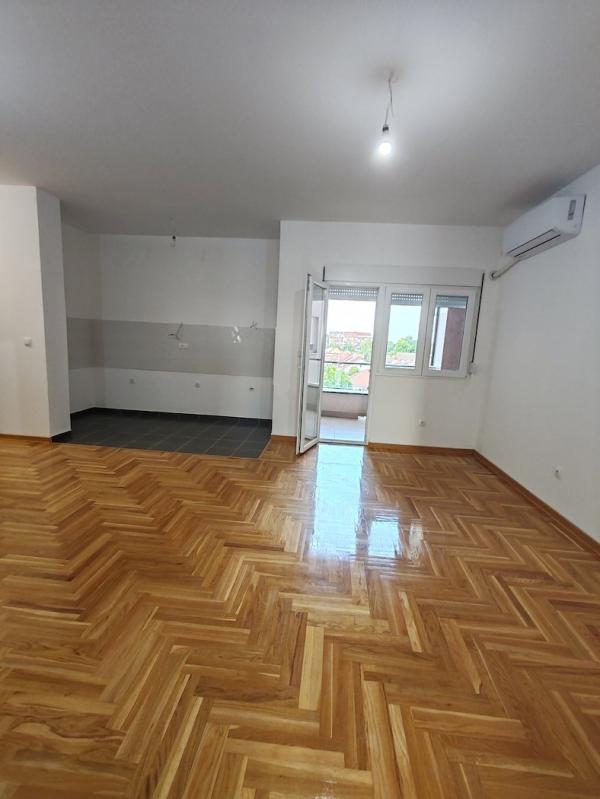 Stan na prodaju u Beogradu, Borča, dvosoban, 49m2, cena 83500 evra