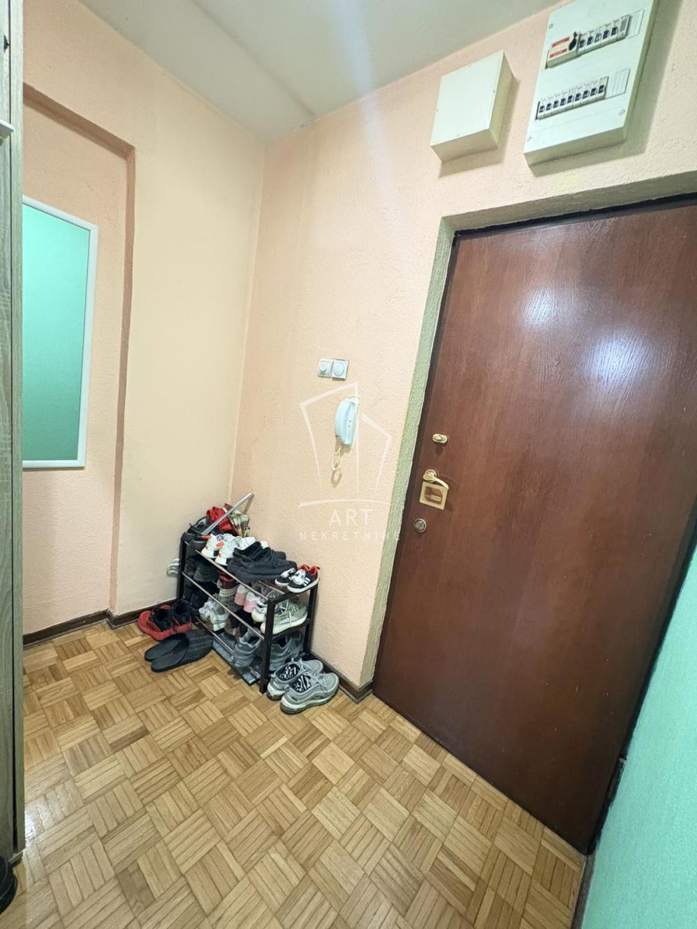 Stan na prodaju u Beogradu, Meandri, trosoban, 77m2, cena 205000 evra