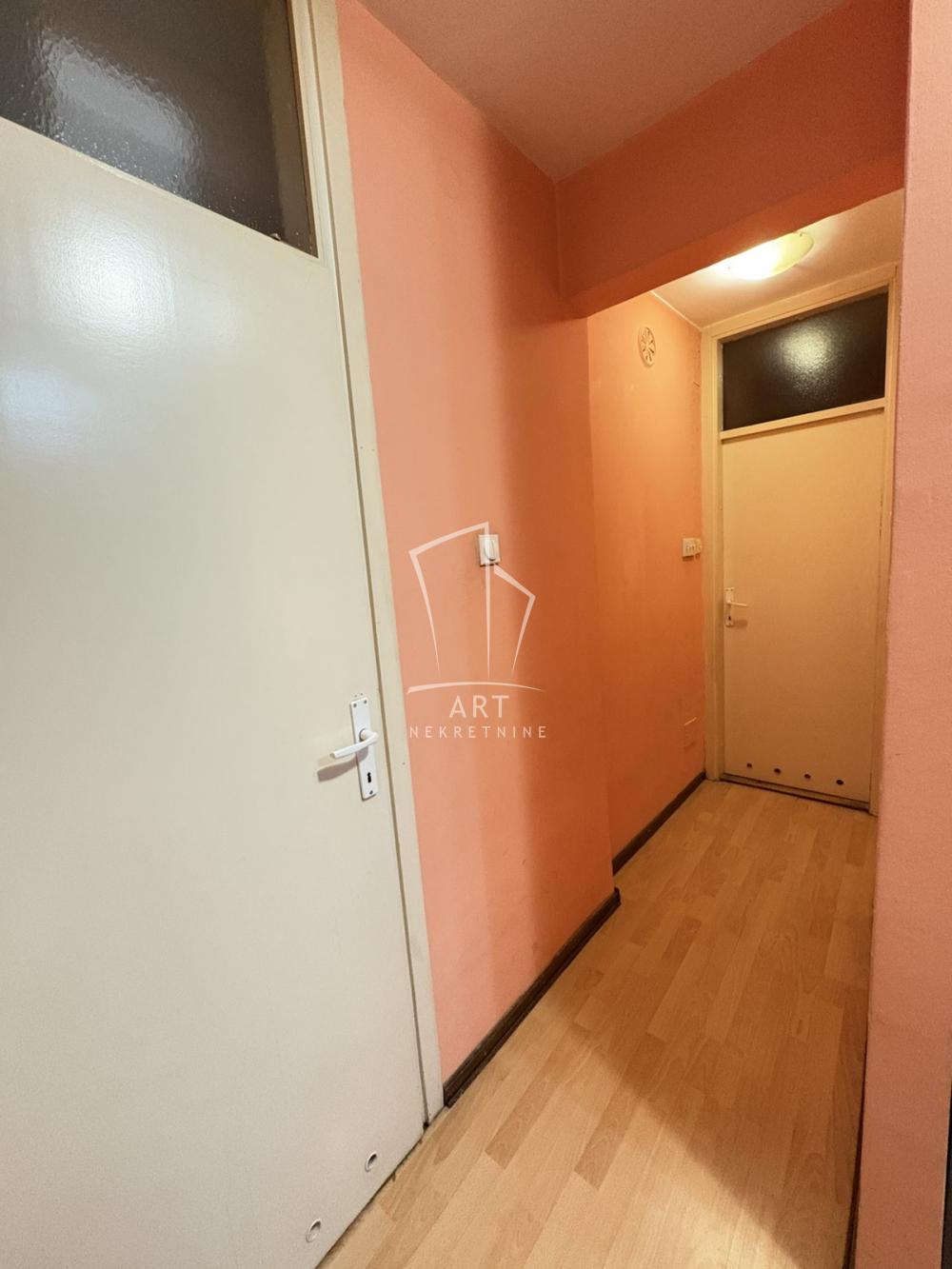 Stan na prodaju u Beogradu, Meandri, trosoban, 77m2, cena 205000 evra