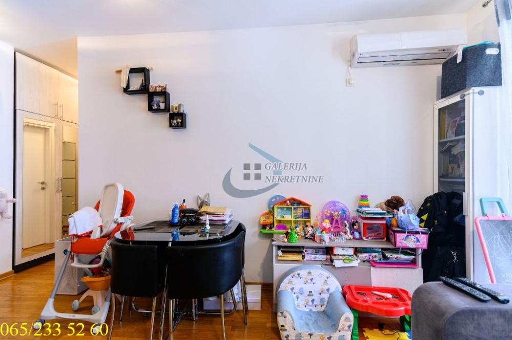 Stan na prodaju u Beogradu, Đeram pijaca, dvosoban, 38m2, cena 170000 evra