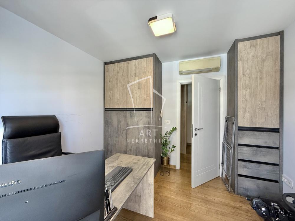 Stan na prodaju u Beogradu, Vračar, cetvorosoban, 110m2, cena 449000 evra