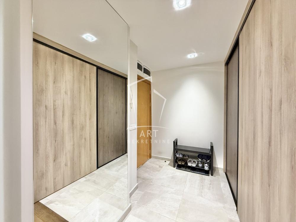 Stan na prodaju u Beogradu, Vračar, cetvorosoban, 110m2, cena 449000 evra
