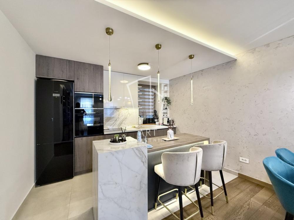 Stan na prodaju u Beogradu, Vračar, cetvorosoban, 110m2, cena 449000 evra