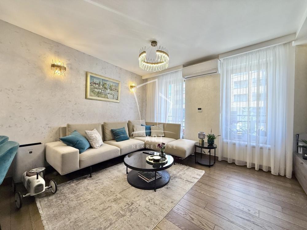Stan na prodaju u Beogradu, Vračar, cetvorosoban, 110m2, cena 449000 evra