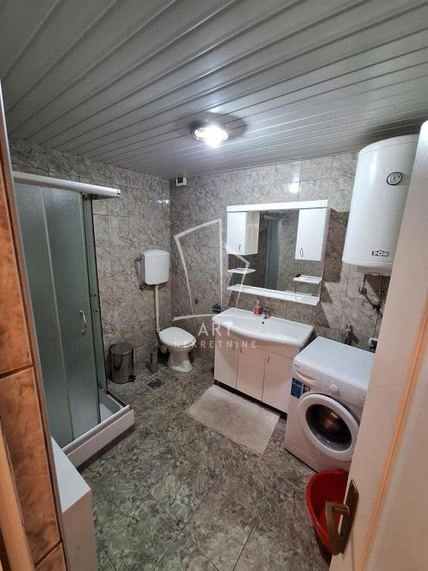 Stan na prodaju u Beogradu, Kumodraž, trosoban, 70m2, cena 130000 evra