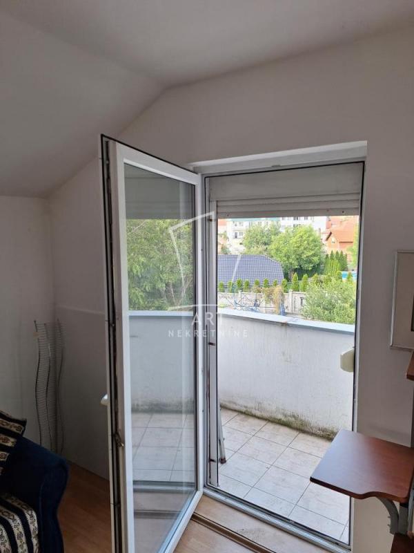 Stan na prodaju u Beogradu, Kumodraž, trosoban, 70m2, cena 130000 evra