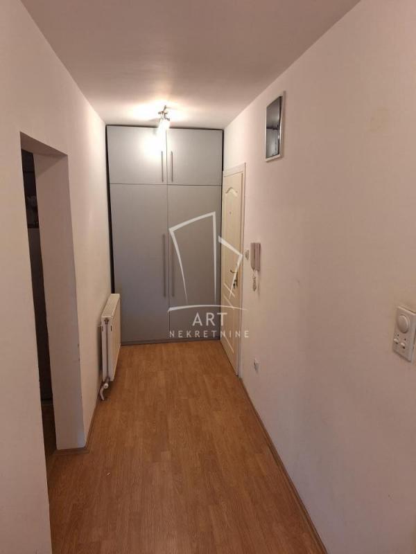 Stan na prodaju u Beogradu, Kumodraž, trosoban, 70m2, cena 130000 evra