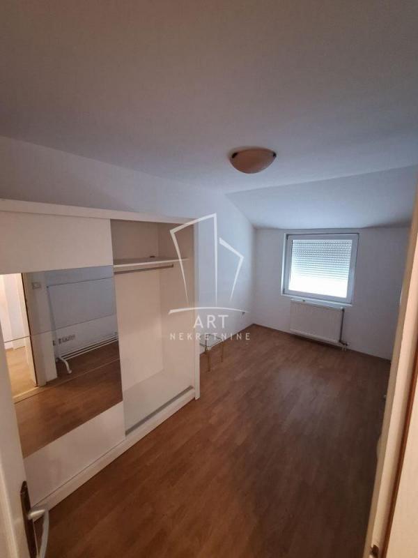 Stan na prodaju u Beogradu, Kumodraž, trosoban, 70m2, cena 130000 evra