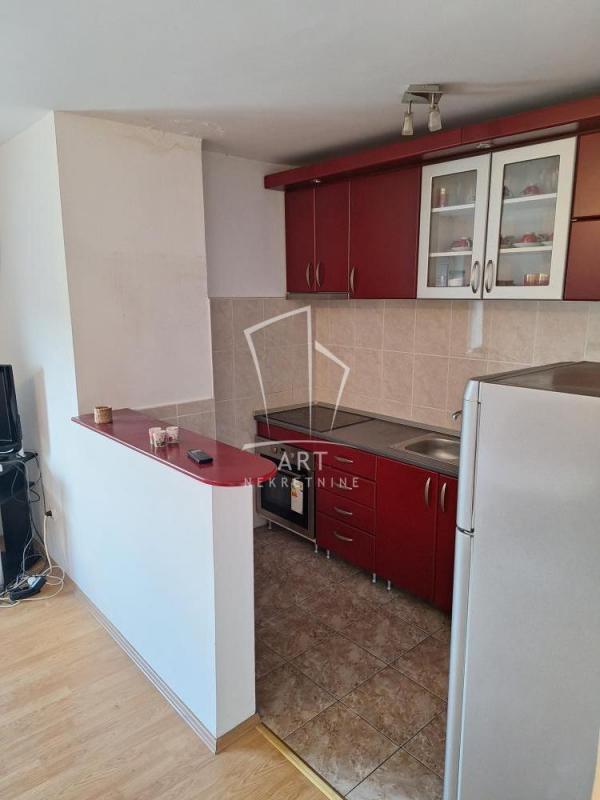 Stan na prodaju u Beogradu, Kumodraž, trosoban, 70m2, cena 130000 evra