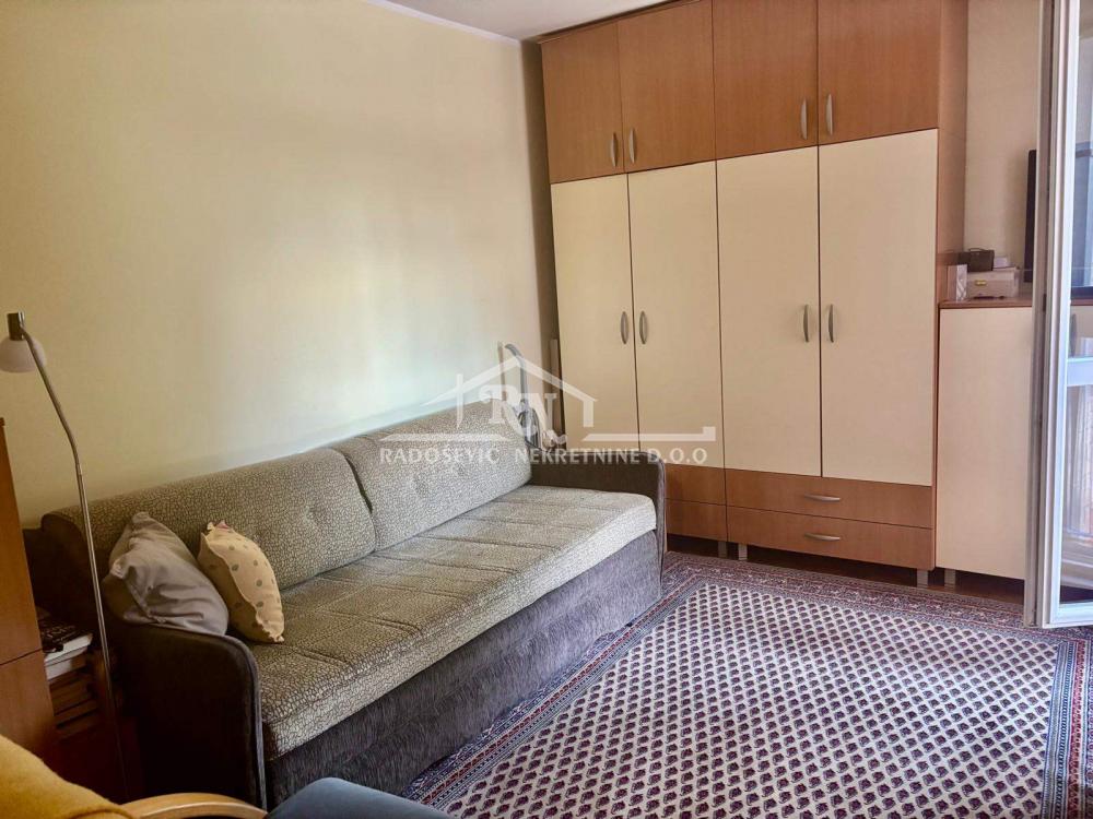 Stan na prodaju u Beogradu, Labudovo brdo, troiposoban, 100m2, cena 285000 evra
