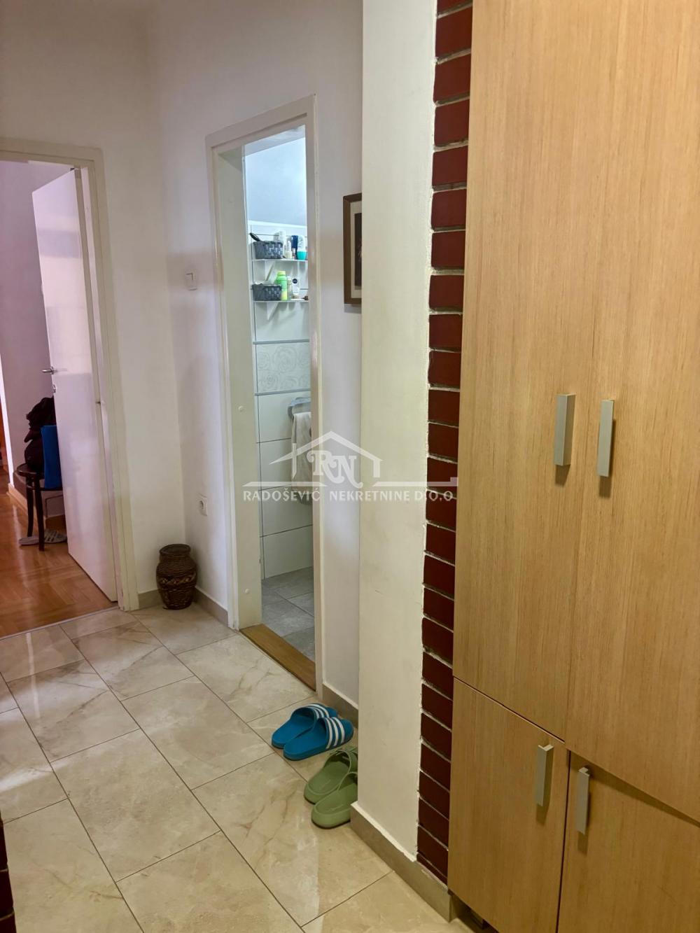 Stan na prodaju u Beogradu, Labudovo brdo, troiposoban, 100m2, cena 285000 evra